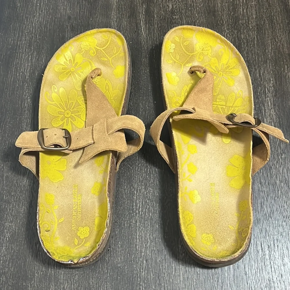 American Eagle Women’s Tan and Floral Flip Flop Sandals with Buckles